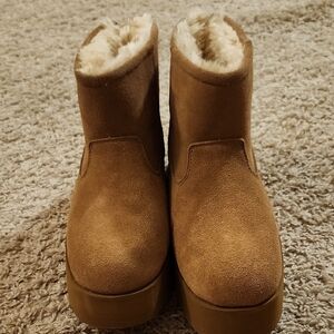 Cozy Tan Suede Boots with Fur Lining